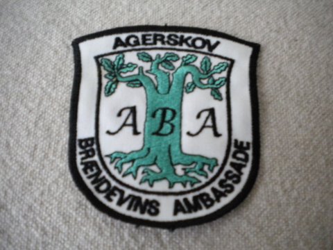 Agerskov Brændevins Ambassade Stof Logo